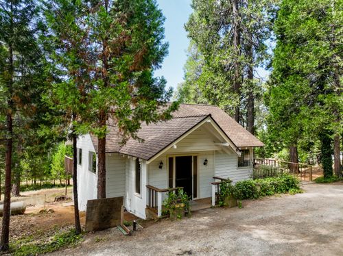 12117 Boundary Way, Grass Valley, CA, 95945-9326 | Card Image