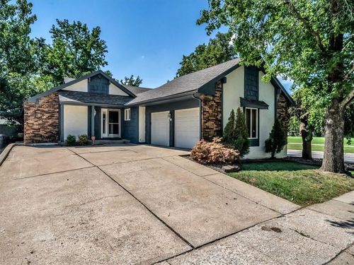 801 Ne Fairway Homes Ct, Lee's Summit, MO, 64064-1314 | Card Image
