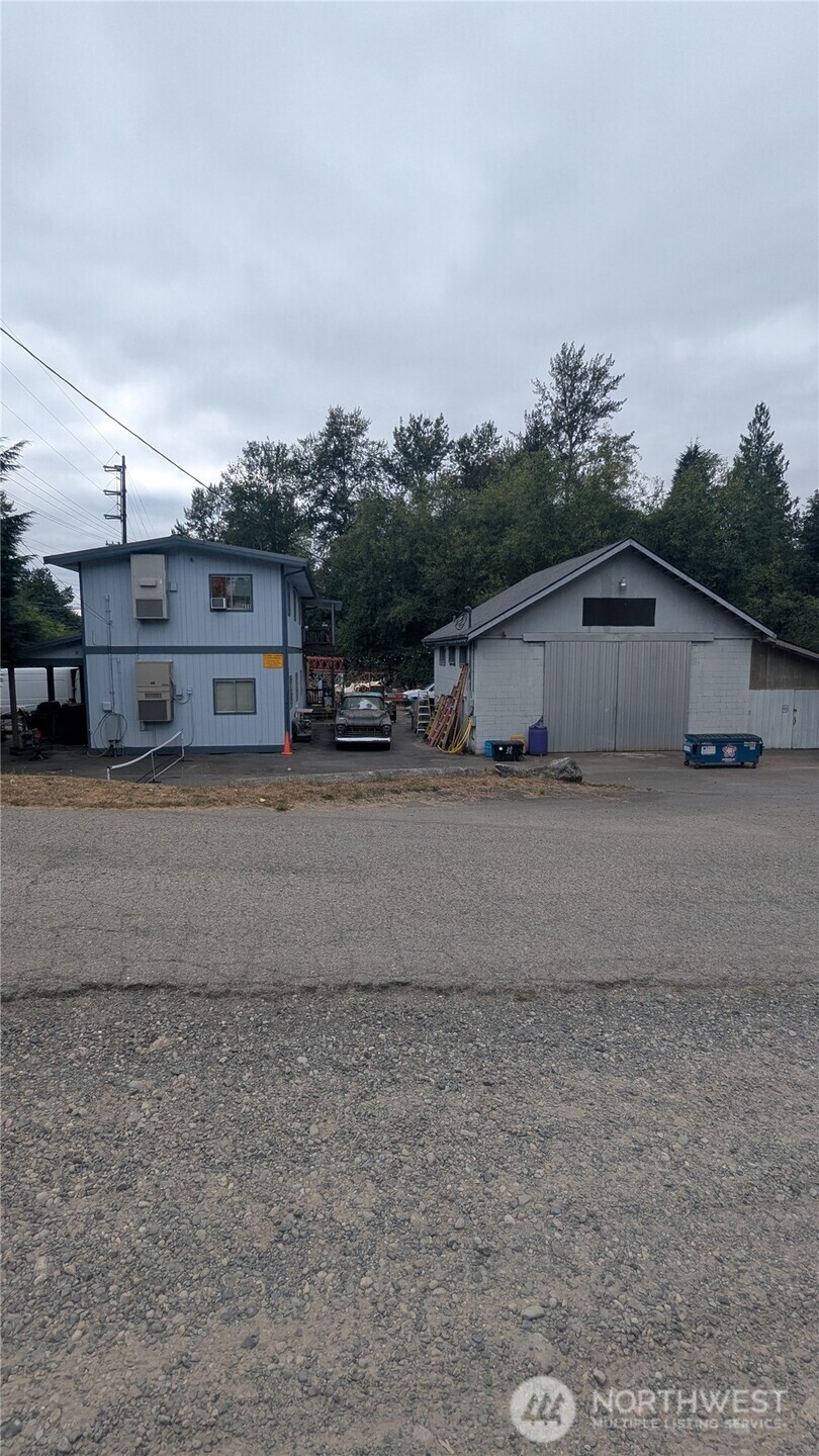Commercial Sale in Sultan 4