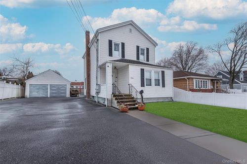 1060 Midland St, Uniondale, NY, 11553-1614 | Card Image