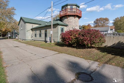 11239 Harold Dr, Luna Pier, MI, 48157-9751 | Card Image