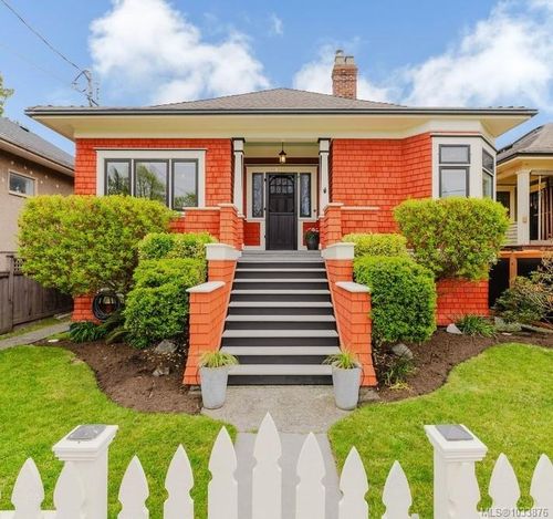 1903 Duchess St, Victoria, BC, V8R4W2 | Card Image