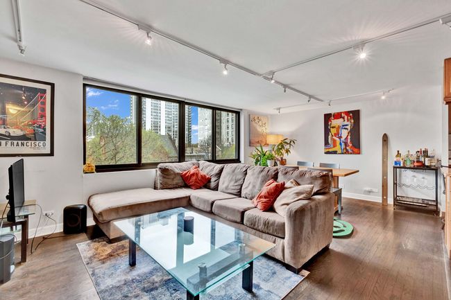 APT-403S - 1221 N Dearborn St, Condo with 2 bedrooms, 2 bathrooms and 1 parking in Chicago IL | Image 4