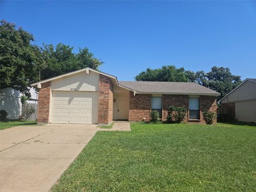 6809 Glenhurst Dr, North Richland Hills, TX, 76182-4918 | Card Image