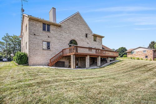 5215 Sunlyn Dr, Grand Blanc, MI, 48439-9505 | Card Image