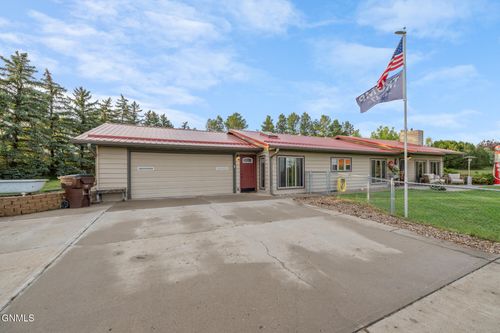14063 48th St Nw, Williston, ND, 58801-8616 | Card Image