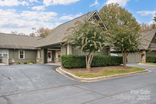 102 Fox Den Ct, Hendersonville, NC, 28792-7415 | Card Image