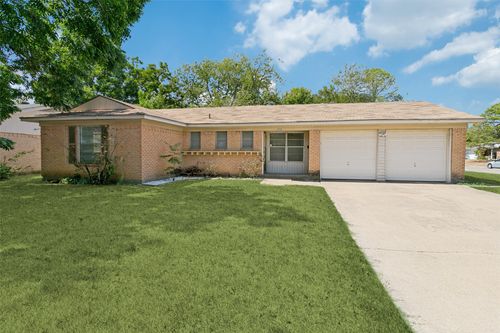 5133 Susan Lee Ln, North Richland Hills, TX, 76180-6851 | Card Image