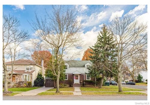 97 Wescott Boulevard, New York, NY, 10314 | Card Image