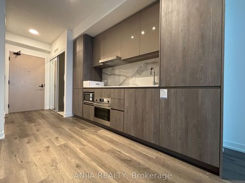 3911-8 Interchange Way, Concord, ON, L4K0R2 | Card Image