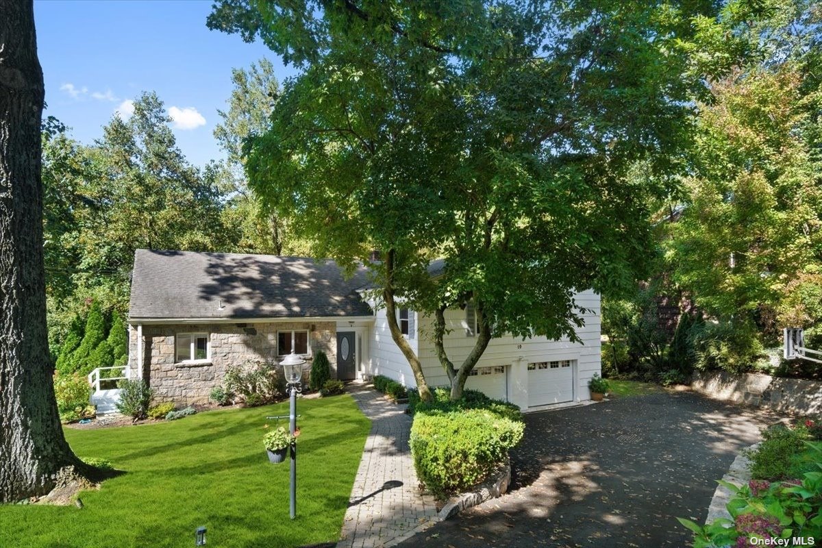 Sprain Valley Rd, Scarsdale, NY 10583