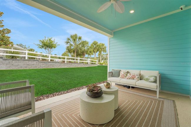 987 Fiesta Key Cir, House other with 2 bedrooms, 2 bathrooms and null parking in LADY LAKE FL | Image 5
