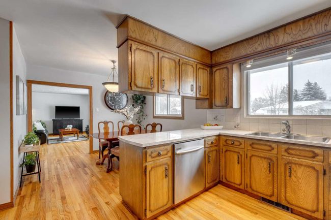 2533 Sable Drive Se, Home with 4 bedrooms, 2 bathrooms and 3 parking in Calgary AB | Image 12