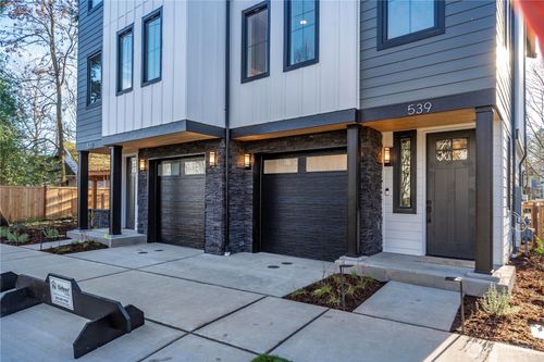 539 Nw Juniper St, Issaquah, WA, 98027-2423 | Card Image