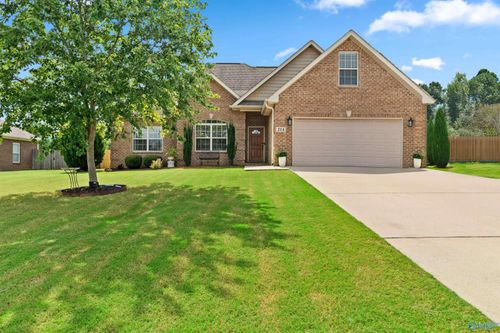 214 Cambridge Dr Se, Decatur, AL, 35603-6252 | Card Image
