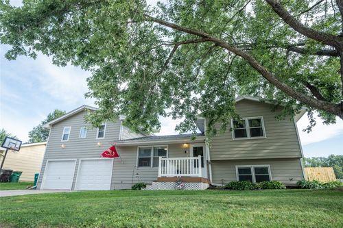 420 W Mills St, Winterset, IA, 50273-1048 | Card Image