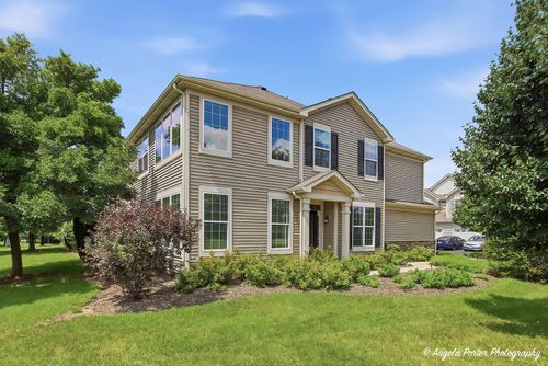 430 S Jade Ln, Round Lake, IL, 60073-8162 | Card Image