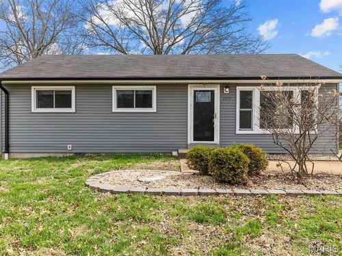 110 Birchwood Dr, Ballwin, MO, 63011-3270 | Card Image