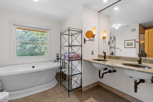 4 W Shore Rd, House other with 3 bedrooms, 4 bathrooms and null parking in NORTH OAKS MN | Image 7