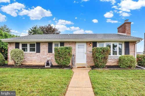 726 Suzanne Dr, Lebanon, PA, 17046-8268 | Card Image