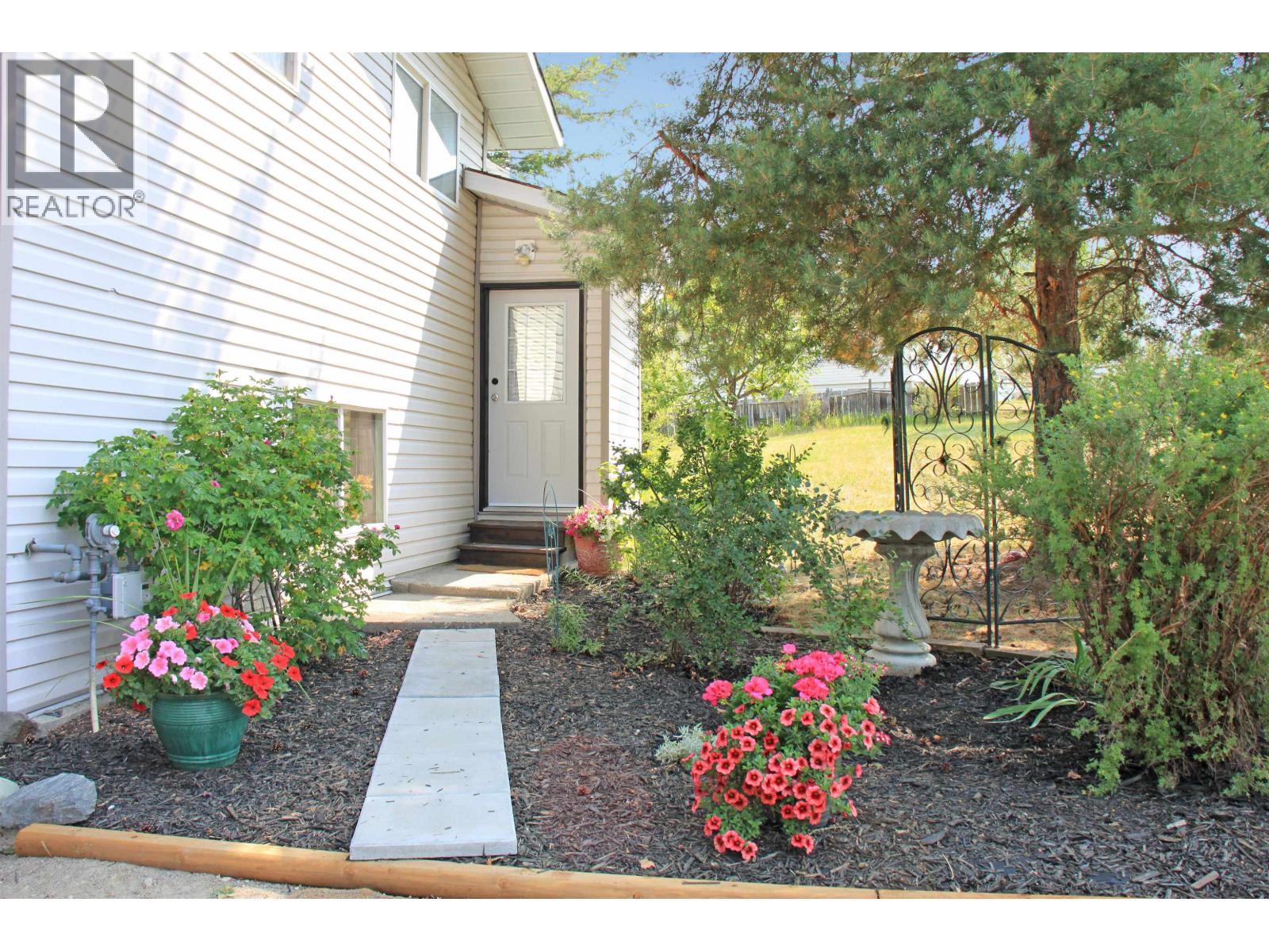 Residential in 103 Mile House 2