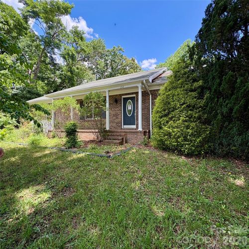 132 Haynes St, Hendersonville, NC, 28791-1510 | Card Image