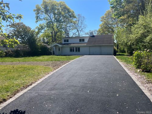 40 Aster Ave, Holtsville, NY, 11742-1742 | Card Image