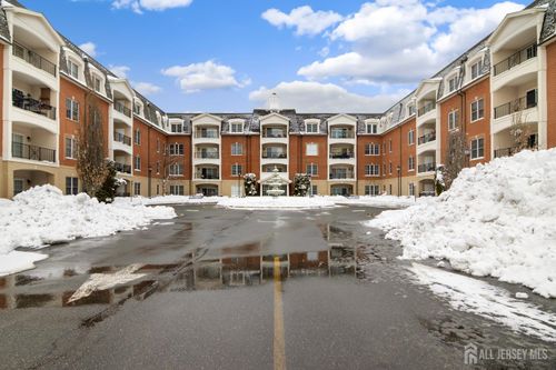 424 Regency Pl, Woodbridge, NJ, 07095-1038 | Card Image