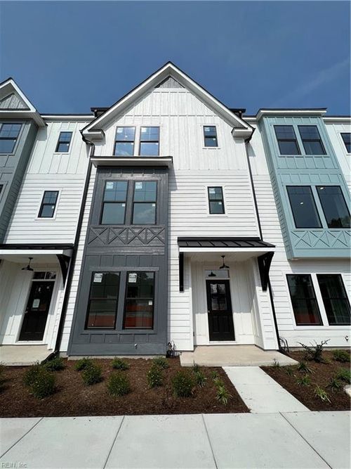 904 Jennings Ln, Chesapeake, VA, 23322-8750 | Card Image
