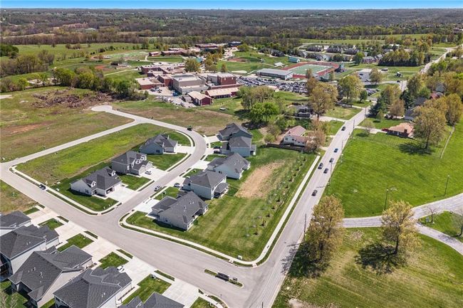 710 Ridge Dr, Townhouse with 2 bedrooms, 2 bathrooms and null parking in Smithville MO | Image 19