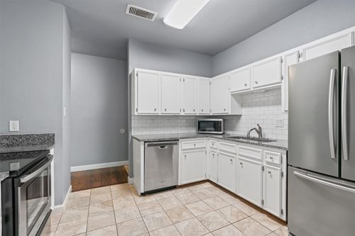 apt-303-2414 Longview St, Austin, TX, 78705-4231 | Card Image
