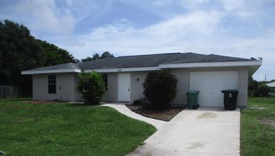 2931 Sw Birtle Court, House other with 3 bedrooms, 2 bathrooms and null parking in Port St Lucie FL | Image 2