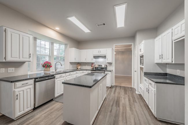 Plenty of cabinets & counter space in the kitchen for any chef! | Image 13