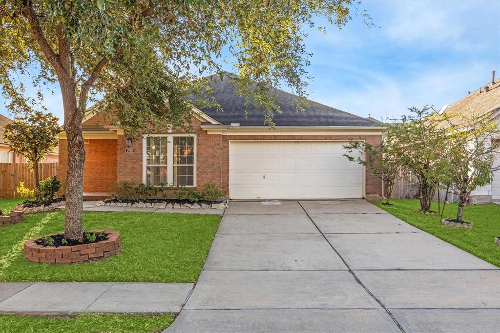 Balsam Lake Ln, Pearland, TX 77584