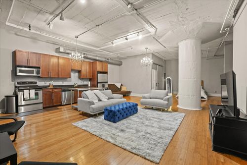 apt-421-1122 Jackson St, Dallas, TX, 75202-5215 | Card Image