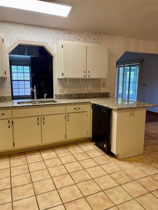 1112 Ne 130 Th Ter, House other with 3 bedrooms, 2 bathrooms and null parking in SILVER SPRINGS FL | Image 24