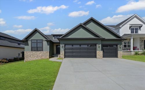 704 Isabella Dr, Mahomet, IL, 61853-3365 | Card Image