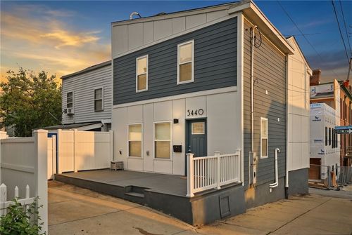 5440 Dresden Way, Pittsburgh, PA, 15201-2556 | Card Image