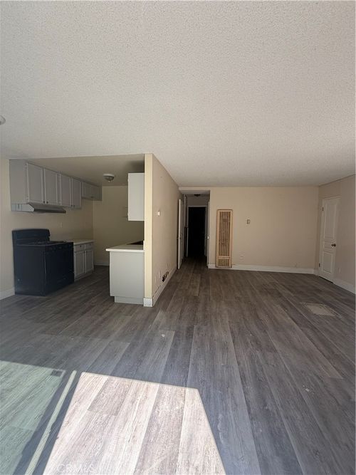 107-14805 Chase St, Panorama City, CA, 91402-3437 | Card Image