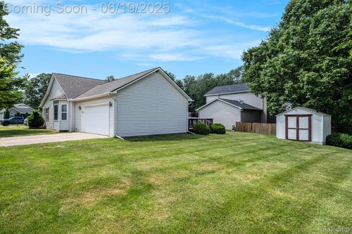 2304 Hickory Holw, Burton, MI, 48519-1367 | Card Image