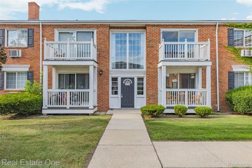 207-2405 Torquay Ave, Royal Oak, MI, 48073-1126 | Card Image