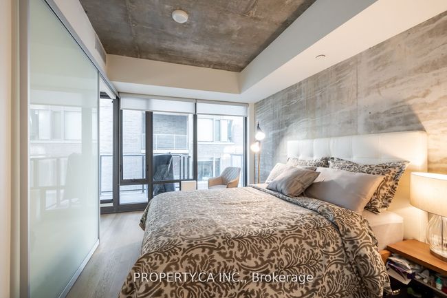 1012 - 111 Bathurst St, Condo with 2 bedrooms, 2 bathrooms and null parking in Toronto ON | Image 25