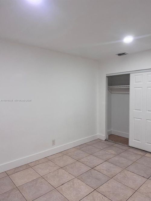 apt-3-221 Ne 40th St, Oakland Park, FL, 33334-1417 | Card Image
