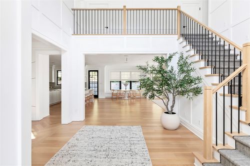 112 Plymouth Ct, Manhasset, NY, 11030-1556 | Card Image