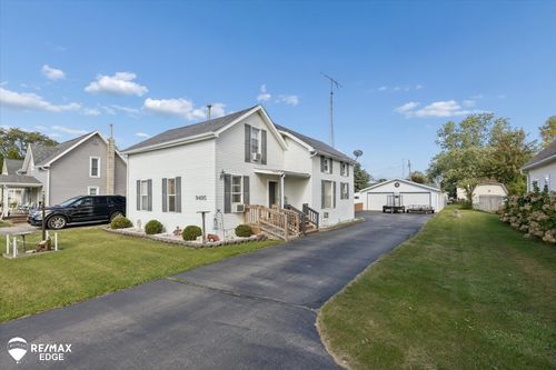 9495 Ash St, New Lothrop, MI, 48460-7700 | Card Image