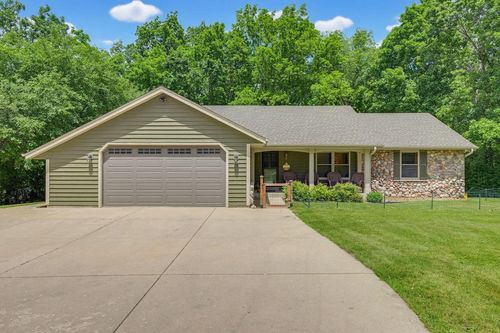 W276S4440 Elk Valley Court, Waukesha, WI, 53189 | Card Image