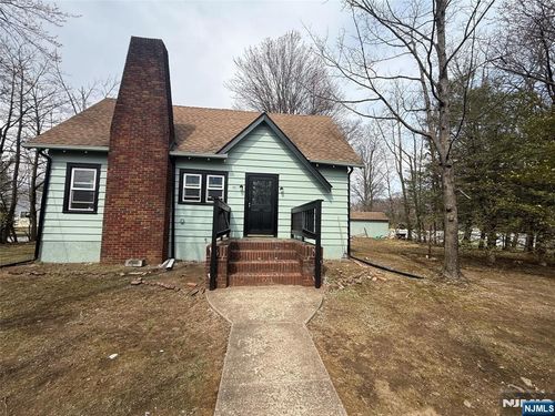 131 W Ramapo Ave, Mahwah, NJ, 07430-1241 | Card Image