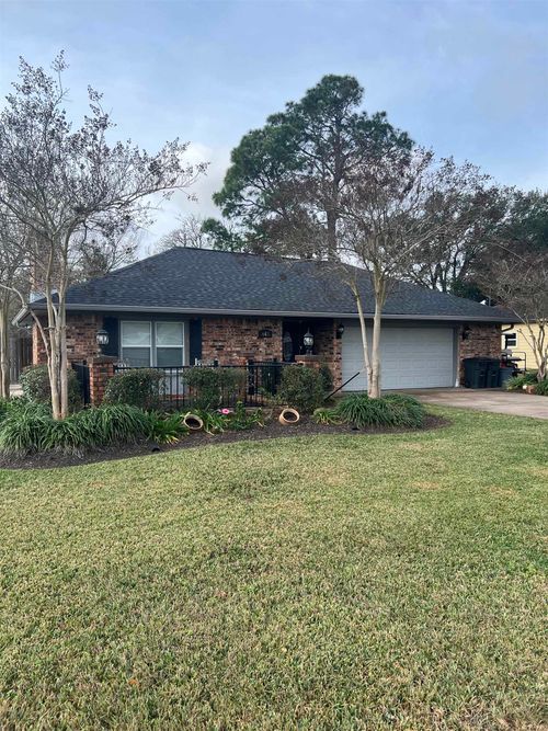 643 Victor Dr, Port Neches, TX, 77651-4909 | Card Image