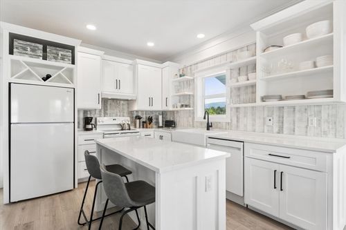 270 Eagles Nest Dr, Rexford, MT, 59930-9481 | Card Image