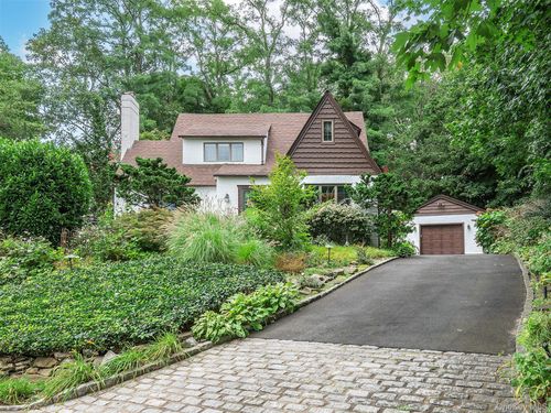 40 Oakland Dr, Port Washington, NY, 11050-4126 | Card Image